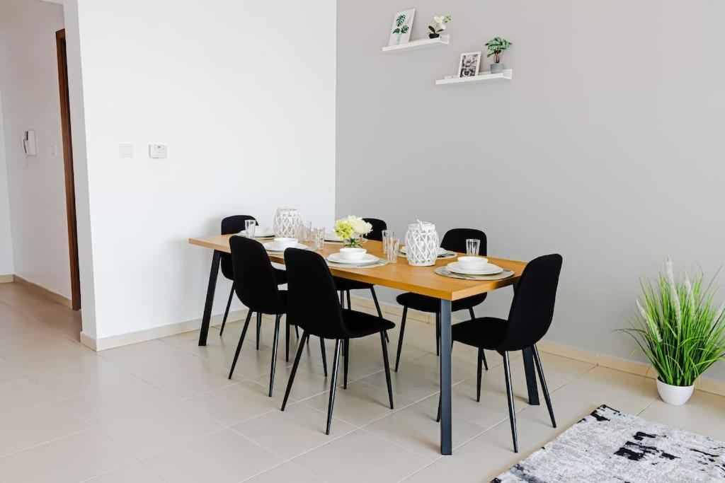 Апартаменти Supurb 2 Bed Front